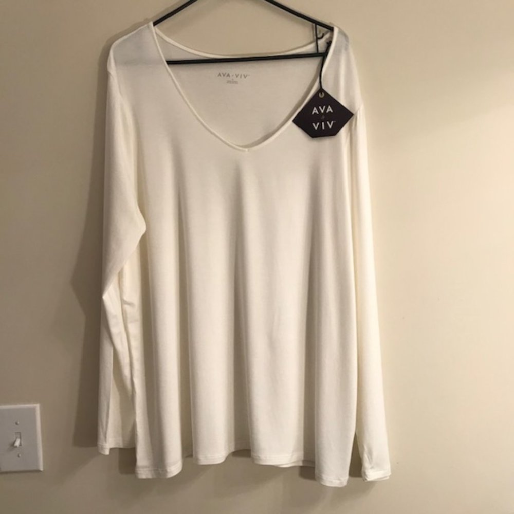 Ladies NWT Ava & Viv White Top, Plus Sze 2x